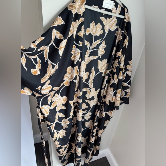 Maison Du Soir Serene Floral Black Gold Kimono Robe L/XL - Picture 3 of 3